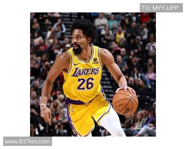 湖人队的足球明星是谁他们在球场上的表现如何引人关注